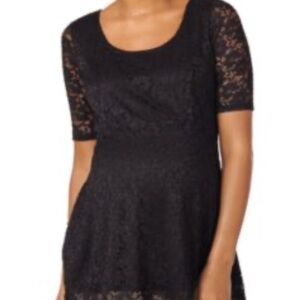 Host Pick! ❤️ Motherhood Maternity Lace Top
